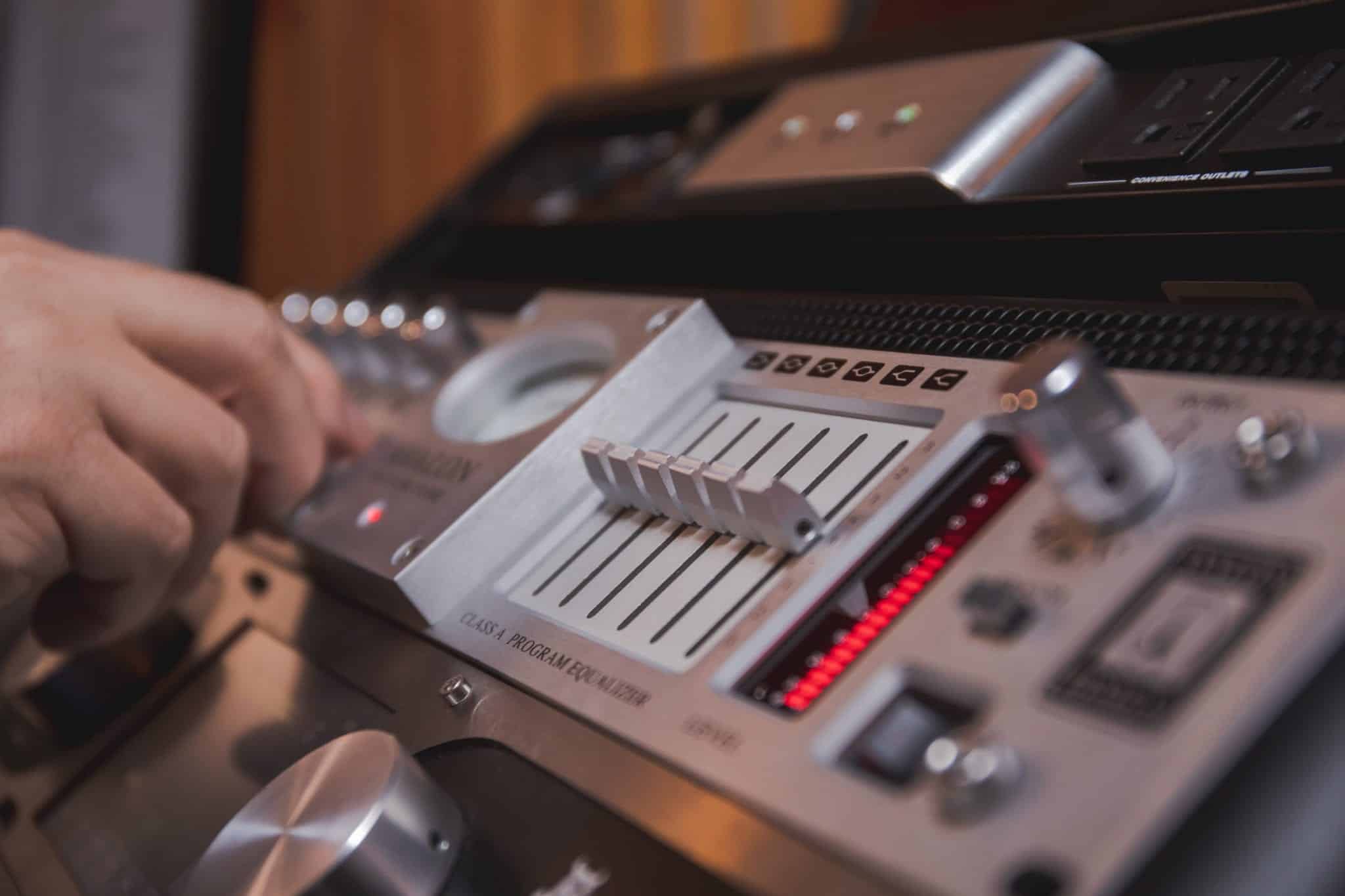 Adjusting a Class A program equalizer in the analog mastering chain